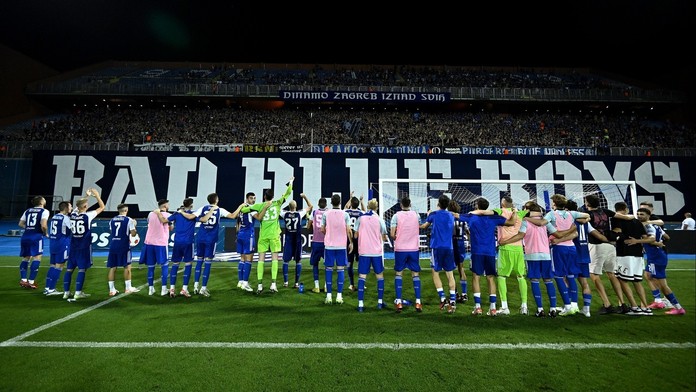 Vzpruha pro Dinamo. Hráče na tréninku před Spartou podpořily stovky fanoušků
