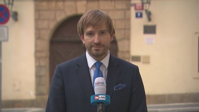 Respirátory zůstávají dál, zmírnění na roušky Vojtěch odvolal!