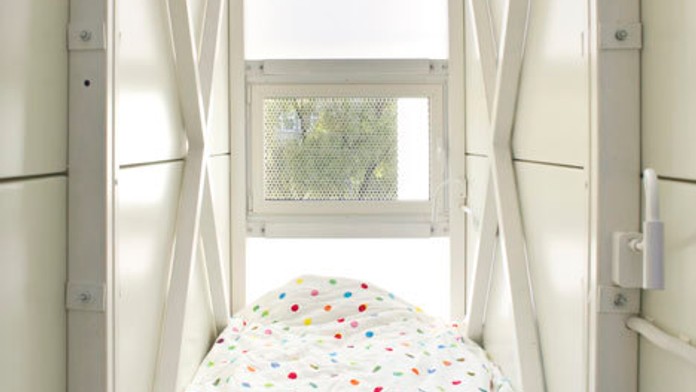 Nejužší dům světa má místo schodů žebříky a 72 cm na šířku! FOTKY