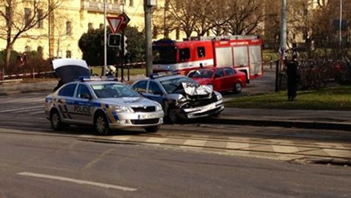 NOVÁ FAKTA: Ujíždějící řidič z Karlova náměstí je v podmínce za ZNÁSILNĚNÍ!