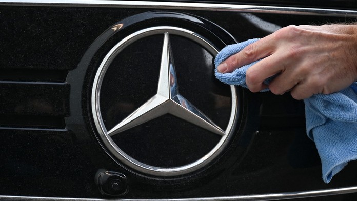 Tomu se říká zlatý padák! Mercedes vyplatí propuštěným až 500 000 eur