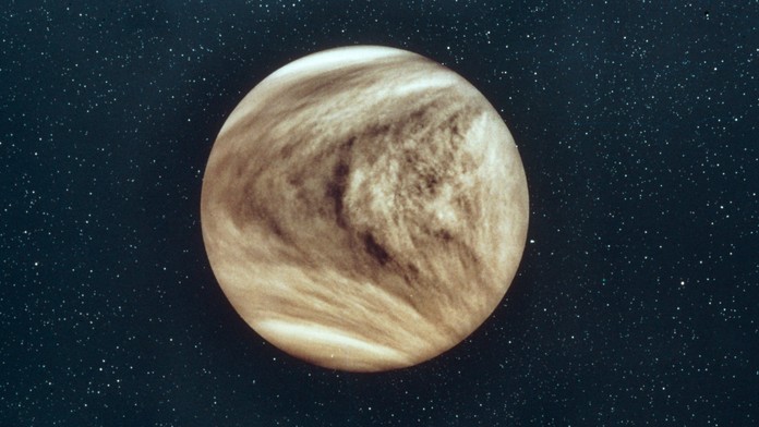 Z Venuše vychází rádiové signály. Zaznamenala je sonda NASA
