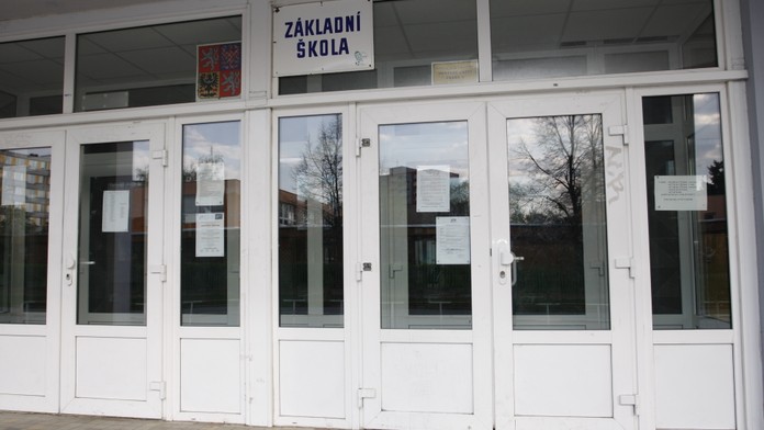 Azbest zase ohrožuje základní školy! V Pardubicích jich je pět