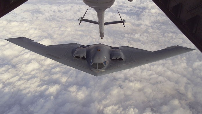 Tábory ISIS pod útokem: Americké bombardéry udeřily u Syrty