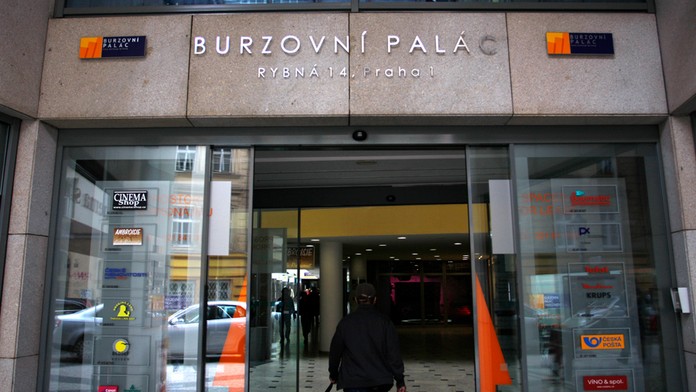 Burzovní makléři museli na ulici. V budově unikal plyn!