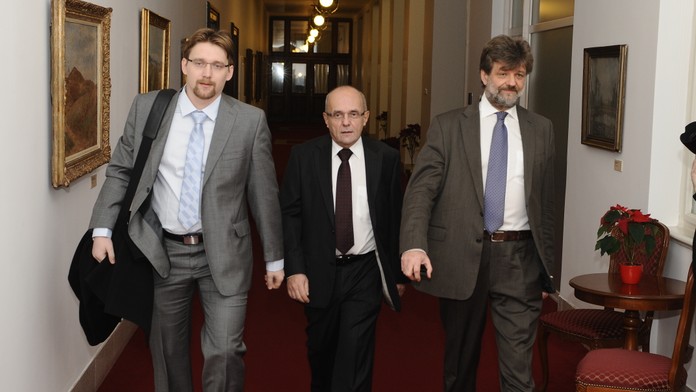 Rozkol ve vládě! VV váhají s podporou zákona o církevních restitucích