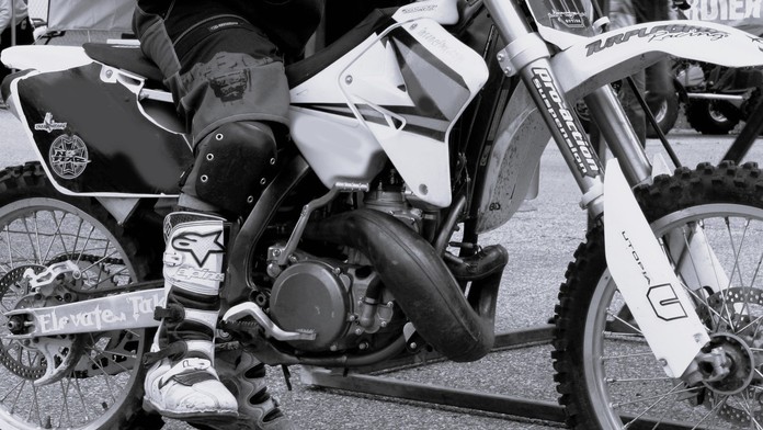 Slavný motokrosař zemřel při tréninku, zkoušel náročný trik. Loučil se i Podmol