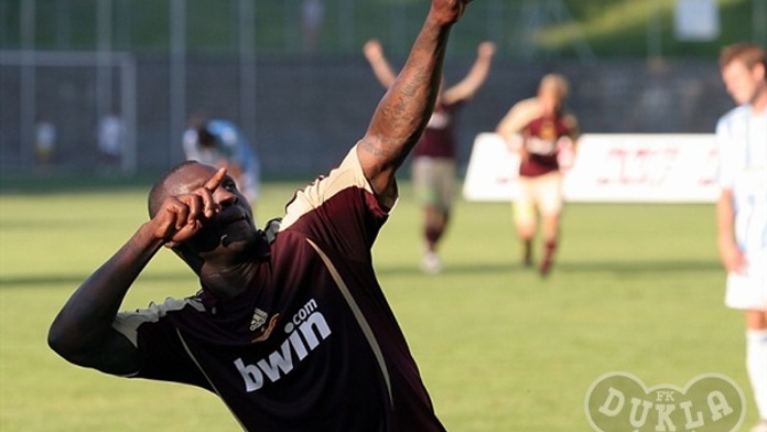 Slavia může na útočníka Chigoua zapomenout, Jablonec už jej nechce