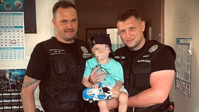 Po slovenském městě bloudil nahý tříletý chlapeček. Matka byla opilá