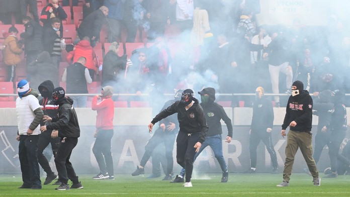 Týmy za nedohrané slovenské derby zaplatí tučnou pokutu, pykat budou i fanoušci