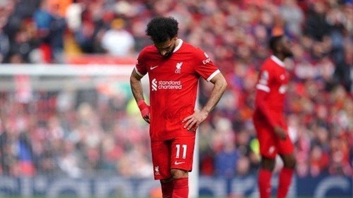 Šok v Anglii! Liverpool doma nečekaně prohrál, selhal i Arsenal