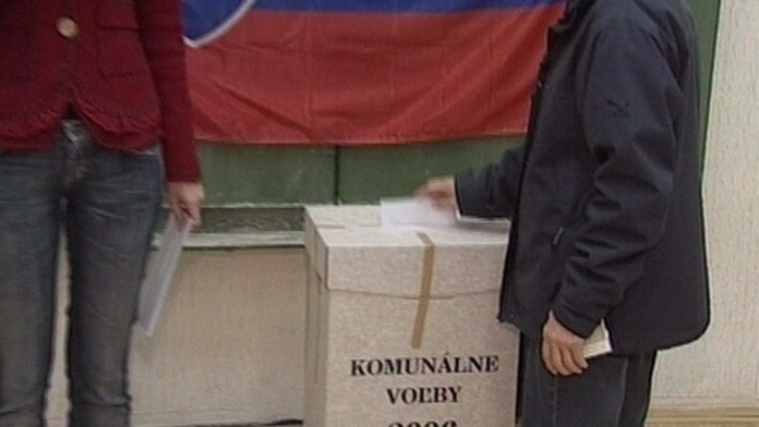 Slovensko čeká na výsledky komunálních voleb