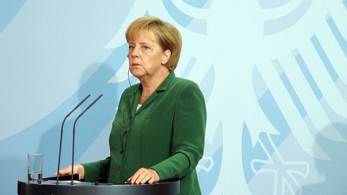 Merkelová: EU má standardy na velikost banánů, proč ne na jaderné elektrárny?