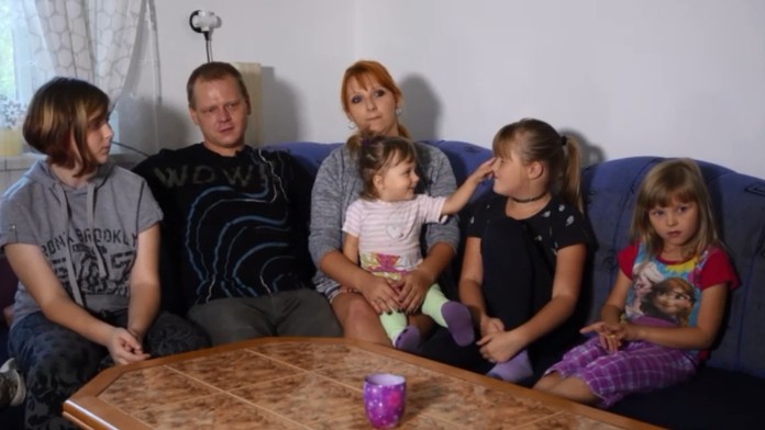Je to peklo, tvrdí Karel z Lásek. Rodina bojuje s penězi i časem