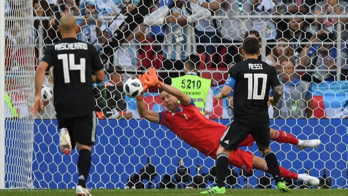 Island slaví! Messi zahodil penaltu a Argentina senzačne ztratila body