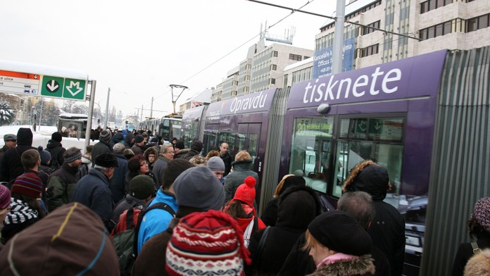 O víkendu bude v Praze kvůli sněhu městská doprava posílená