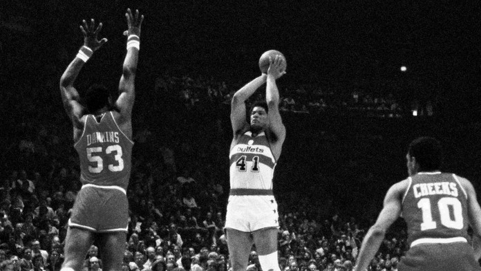 Odešla legenda NBA. Zemřel muž, který vyhrál pro Washington titul