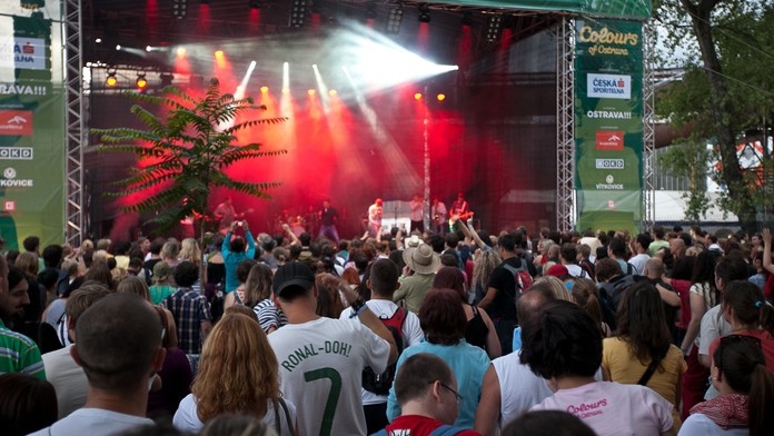 PŘEHLED LETNÍCH FESTIVALŮ: Kam jet na hudbou a kolik zaplatíte za vstupenku?