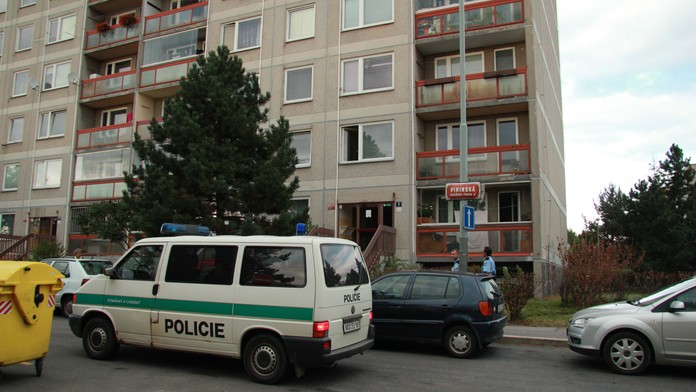 ZÁZRAK! Dítě (3,5) vypadlo z pátého patra. Zachránil ho věšák na prádlo...