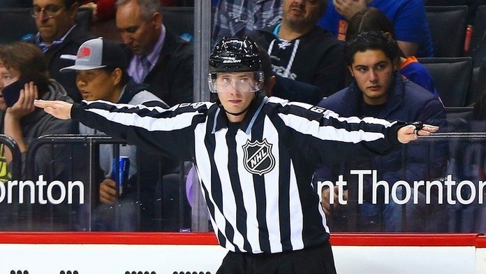 České prvenství: Sudí Suchánek má v NHL smlouvu na plný úvazek