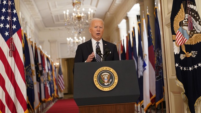 Očkování zrychlíme, pomůže armáda, zubaři i veterináři, oznámil Biden