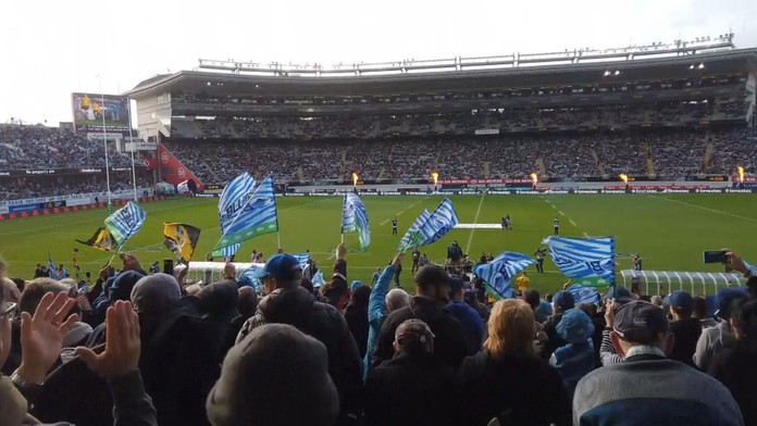 Svět hraje bez fanoušků, na Zélandu mají žně! Na ragby přišly desetitisíce