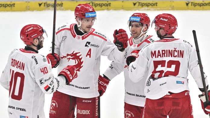 Třinec zrušil domácí kletbu. Proti Mountfieldu si vybojoval mečbol