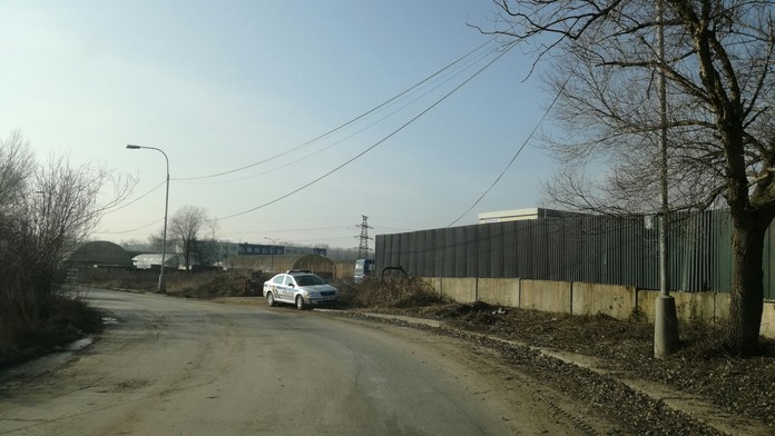 Záhadná smrt v Praze: V areálu firmy našli lidské tělo