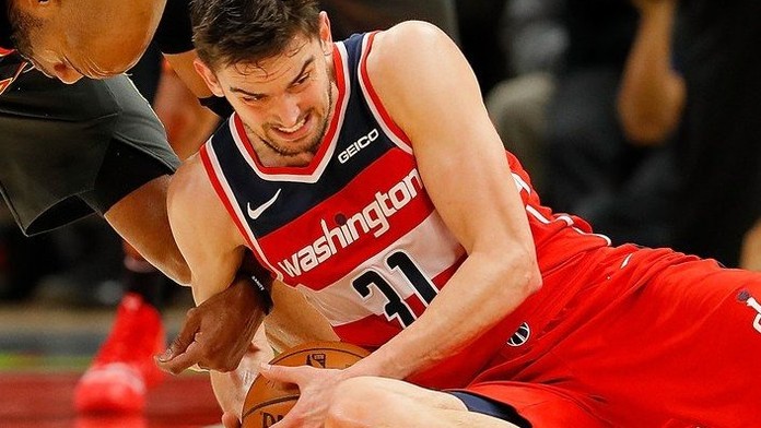 Satoranský se trápil. Zapsal jen šest bodů a Washington prohrál