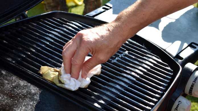 Nebaví vás čištění grilu? Jedna rada, jak to jde snadno a rychle
