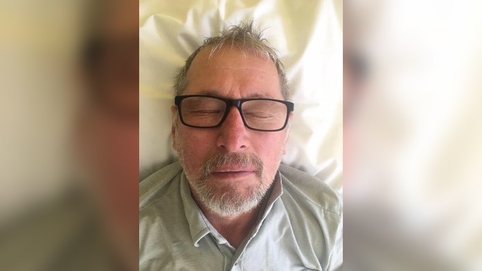 Muž po mrtvici ležel v nemocnici a nemluvil. Nikdo netušil, kdo to je