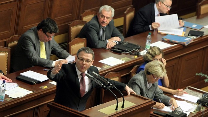Poslanci přehlasovali veto k penzijní reformě. Druhý důchodový pilíř se spustí v lednu