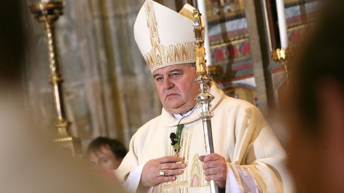 Styděl bych se vzít od Zemana vyznamenání, vyčetl Dukovi Halík