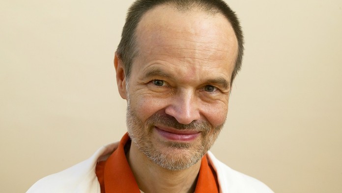 Doktor Nešpor radí: Kdy jsem závislý na alkoholu? Jak se léčit?