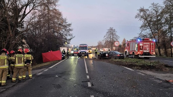 Tragédie u českých hranic. 21letý mladík boural v BMW, dívka v druhém autě zemřela