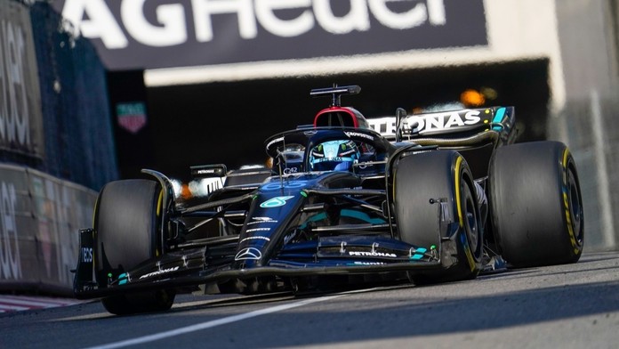 Jestli Lewis zůstane? Je mi to fuk, říká Hamiltonův týmový kolega Russell