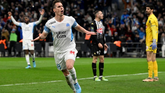 Marseille otočila zápas pěti góly, Milik potopil Angers hattrickem