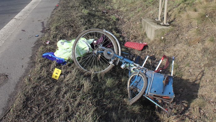 Čtyři nehody cyklistů za půlden. Pro jednoho musel vrtulník