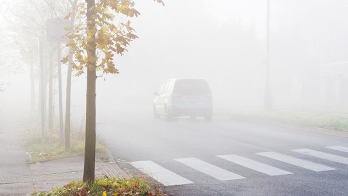 Řidič srazil na přechodu ženu a ujel! Pomoc si musela najít sama