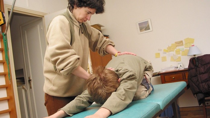 Děti mají stejné zdravotní potíže jako dospělí! Kvůli stresu ze školy