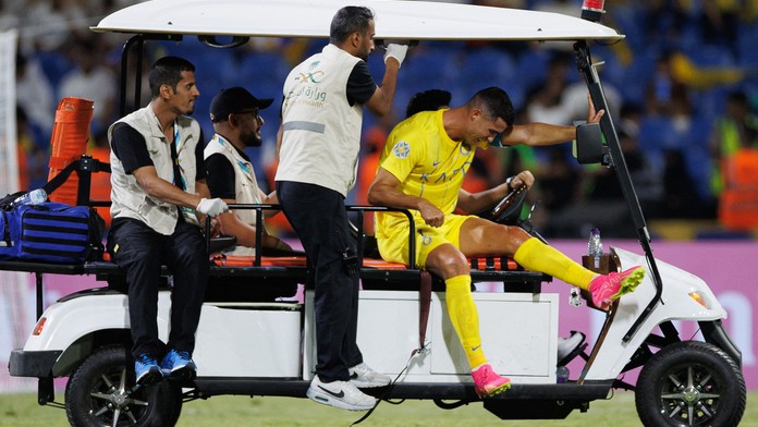 Ronaldo dvěma góly vystřelil Al Nassru pohár. Hřiště ale opouštěl v bolestech