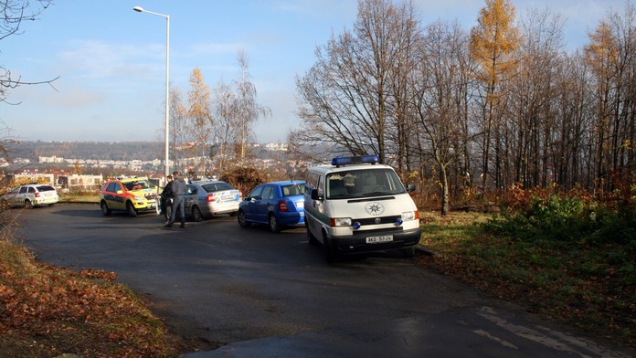 V pražském lesíku visel oběšenec!