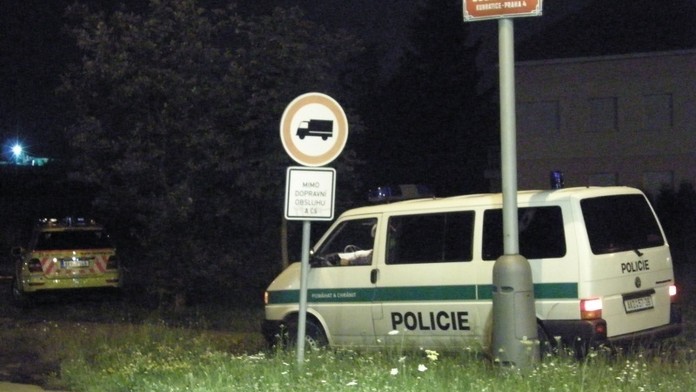 Mrtvola muže páchla v chatce dva týdny. Našli ji kamarádi