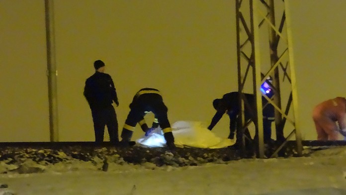 Muž si stoupl před vlak a nechal se přejet. U sebe měl dopis na rozloučenou