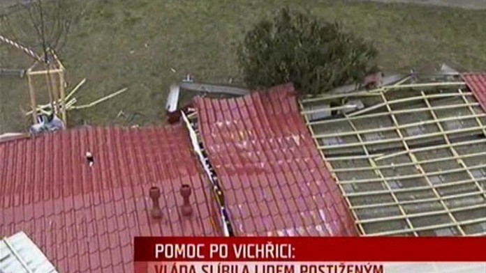 Stát přistoupil ke konkrétní pomoci lidem postiženým vichřicí