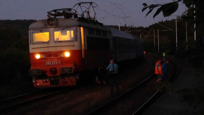 Vlak z Brna do Prahy srazil ženu! Zůstala zaklíněná pod koly