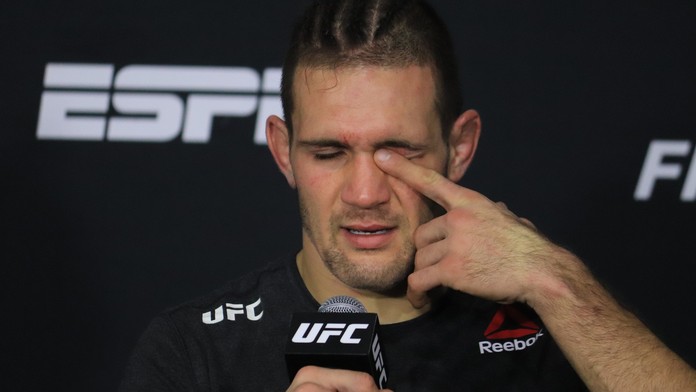 UFC veterána vyřadilo bizarní zranění. Ruku si poranil o záchodovou mísu