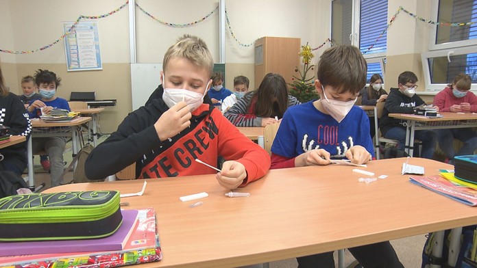 Plošné testování ve školách: Počty případů rostou, může za to omikron