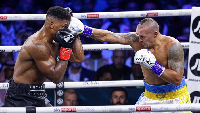 Usyk porazil Joshuu a nadále kraluje těžké váze. Výhru věnoval Ukrajině