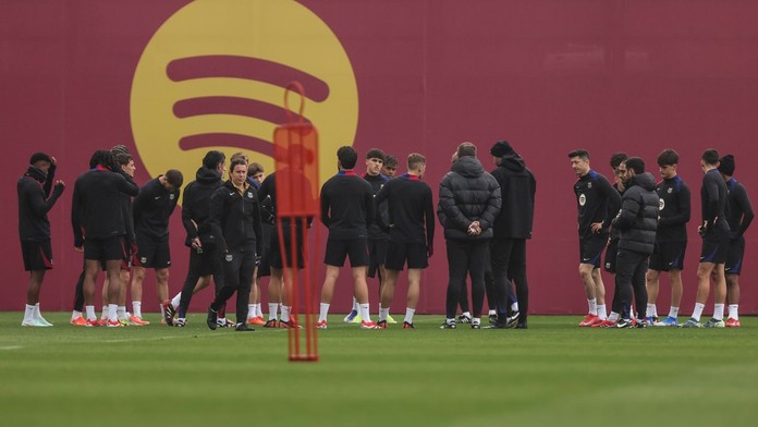 Tragédie v Barceloně. Týmu náhle zemřel doktor, zápas se odkládá
